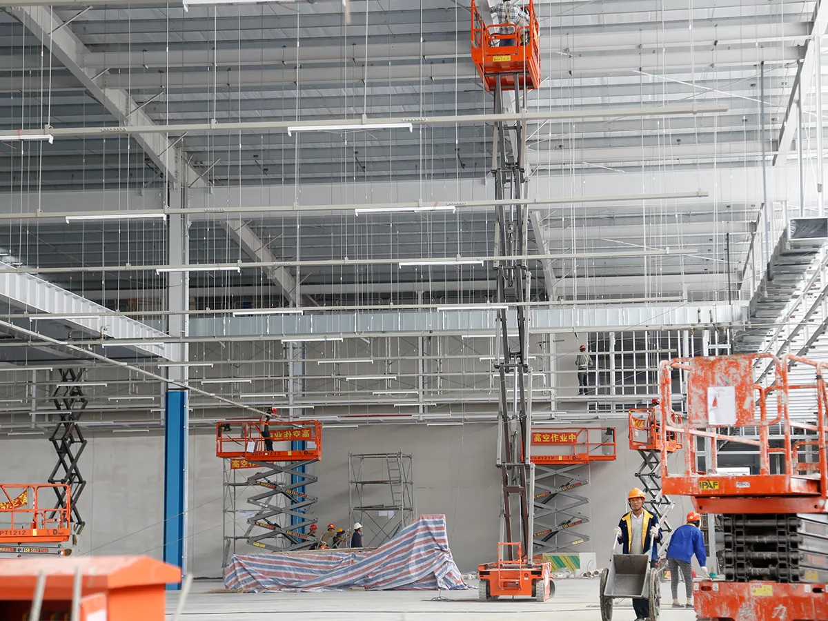 Dingli Scissor Lift on site